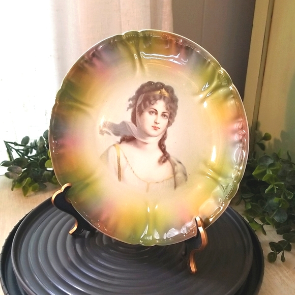 Victorian Lady Antique Plate - Picture 3 of 10